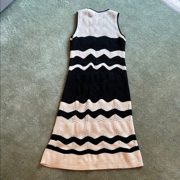 GAP Black and Cream Midi Crochet Dress - Picture 7 of 7